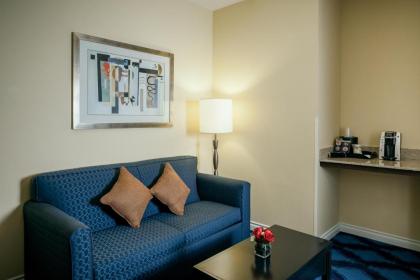Plaza Inn & Suites at Ashland Creek - image 7