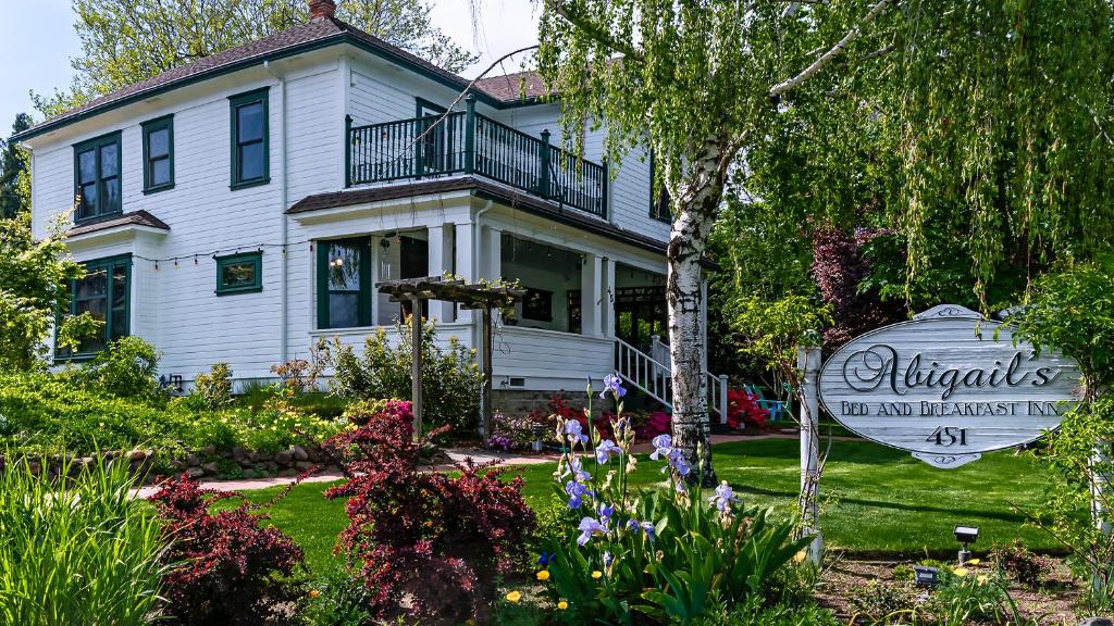 Abigail's Bed and Breakfast Inn - image 4