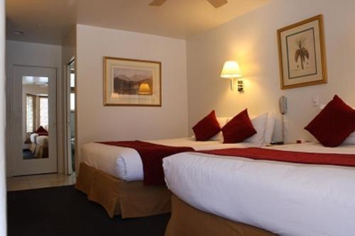 St Moritz Lodge and Condominiums - image 3
