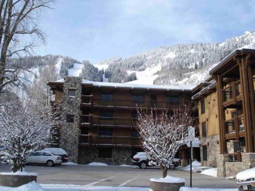Lift One Condominiums - main image