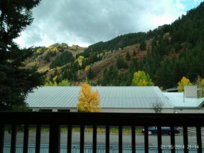 Shadow Mountain Lodge - image 4