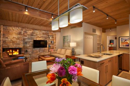 Aspen Square Condominium Hotel - image 5