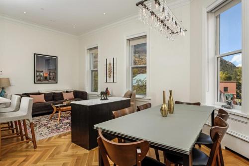 Independence Square Unit 203 - main image