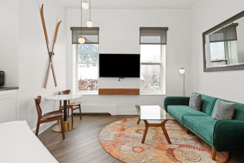 Independence Square Unit 202 - main image