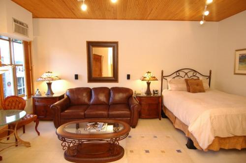 Independence Square Unit 306 - main image