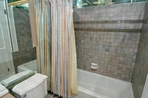 Durant Condominiums Unit B202 - image 4