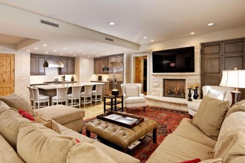 Obermeyer Place Unit 102 Park - main image