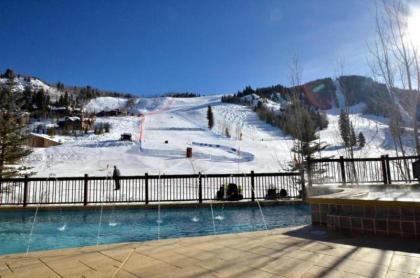 Aspen Ritz Carlton 2 Bed 02 - image 13