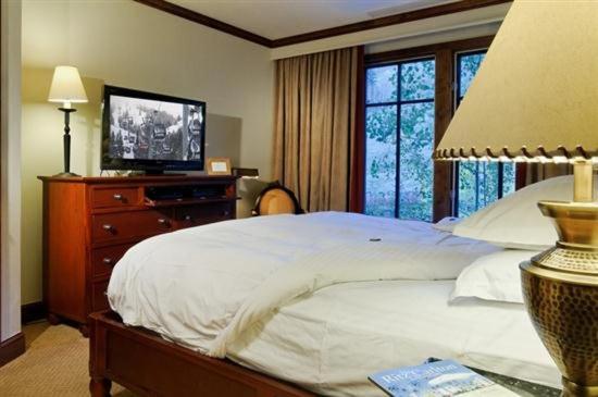 Aspen Ritz Carlton 2 Bed 02 - image 3