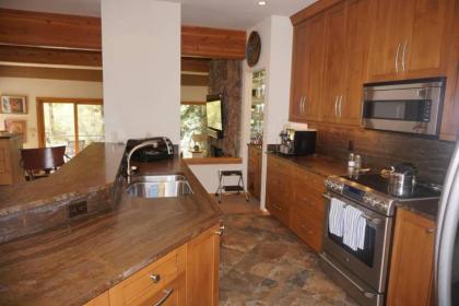 735 Bleeker St E #735
