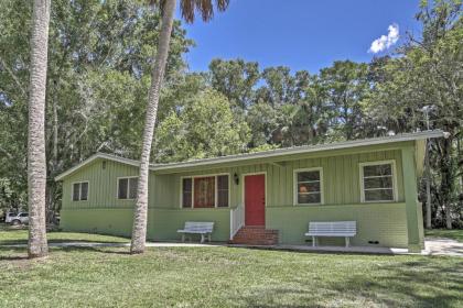 Charming Canalfront Retreat with Double Boat Slip Astor