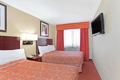Super 8 by Wyndham Long Island City LGA Hotel - image 8