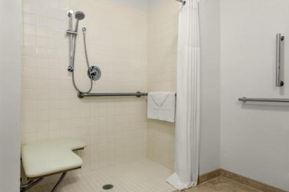 Hampton Inn Athens - image 9