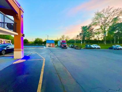 Days Inn by Wyndham Athens - image 15
