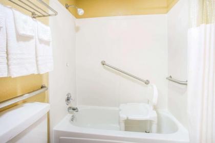 Days Inn by Wyndham Athens - image 2