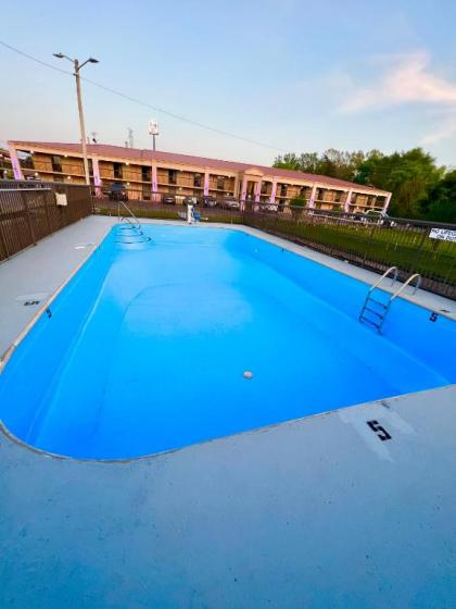 Days Inn by Wyndham Athens - image 5