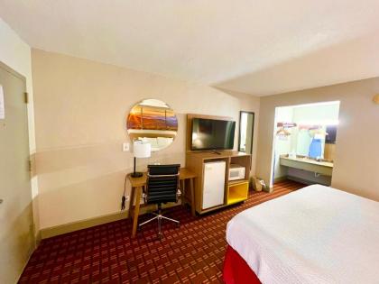 Days Inn by Wyndham Athens - image 8