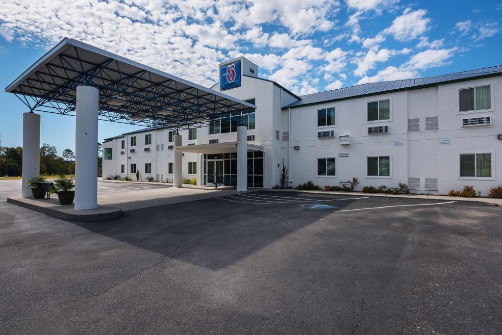 Motel 6 Athens - main image