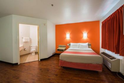 Motel 6 Athens - image 14
