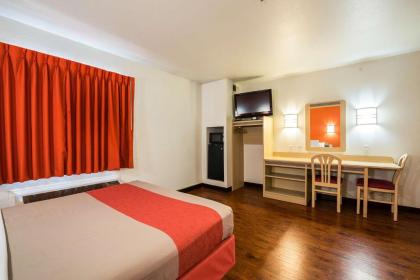 Motel 6 Athens - image 15
