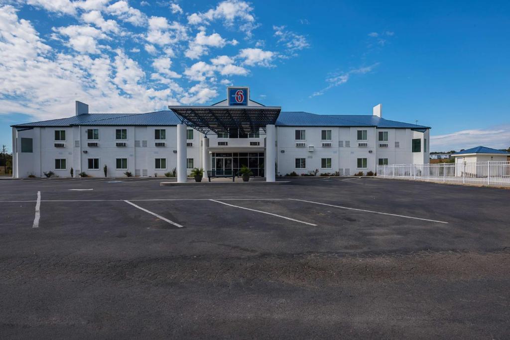 Motel 6 Athens - image 4