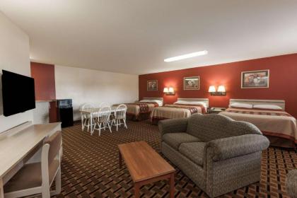 Super 8 by Wyndham Athens TX - image 9