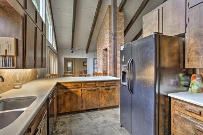 Custom Home with Deck DockandBoathouse on Lake Athens! - image 2
