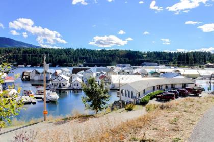 Scenic Bay Float Home Hideaway - image 10