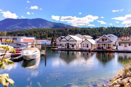Scenic Bay Float Home Hideaway - image 15