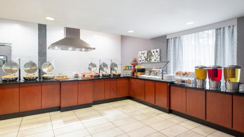 DoubleTree by Hilton Atlanta Airport - image 4
