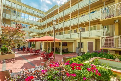 Inn at the Peachtrees Ascend Hotel Collection - image 5