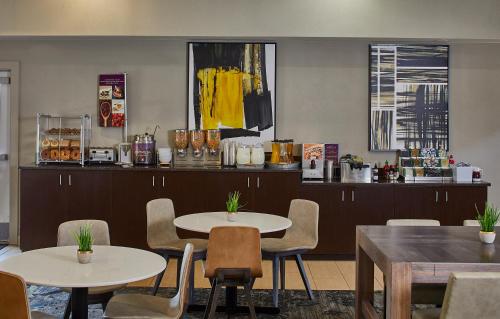 Residence Inn by Marriott Atlanta Airport North/Virginia Avenue - image 5
