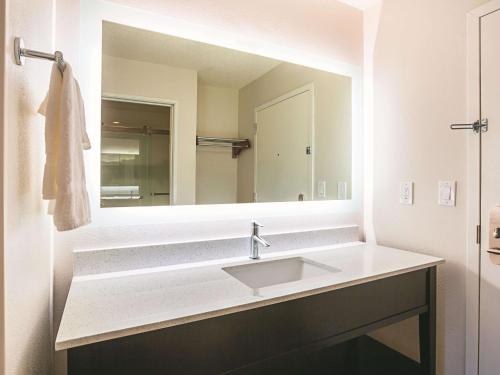 La Quinta by Wyndham Atlanta Midtown - Buckhead - image 4