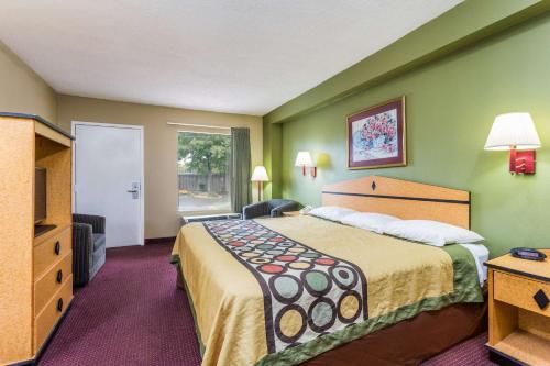 Super 8 by Wyndham Atlanta Northeast GA - image 2