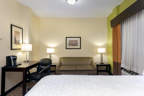Holiday Inn Express & Suites - Atlanta Downtown an IHG Hotel - image 2