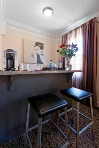 Artmore Hotel - image 3
