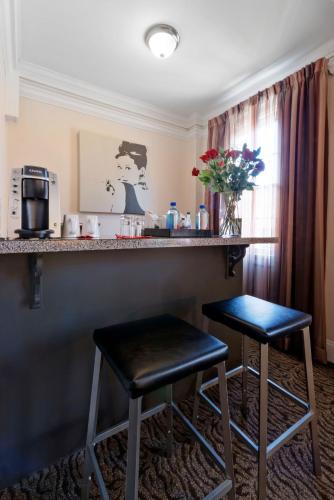 Artmore Hotel - image 3