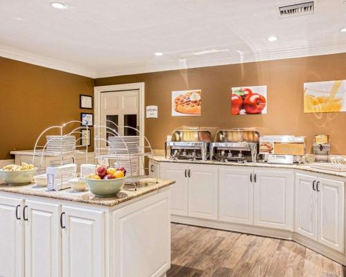 Quality Suites Atlanta Buckhead Village North - image 5