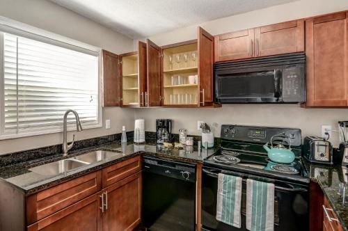 Near Atlantic Station - image 4