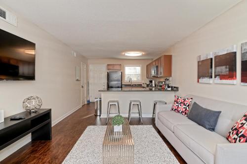 City center location with King bed - image 3
