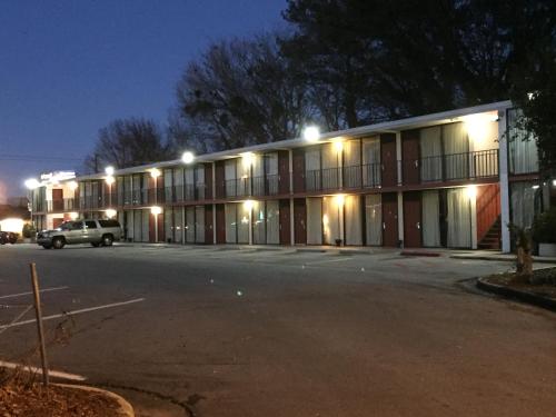 Cheshire Motor Inn - main image