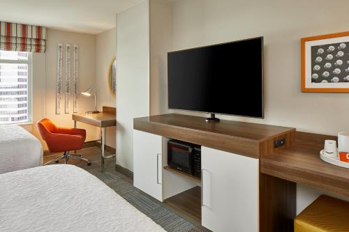 Hampton Inn & Suites Atlanta-Midtown Ga - image 5