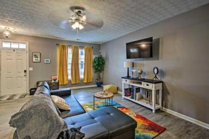 Bright and Cozy East Point Townhome with Patio!