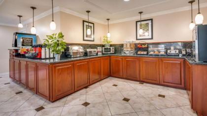 Best Western Pineywoods Inn - image 15