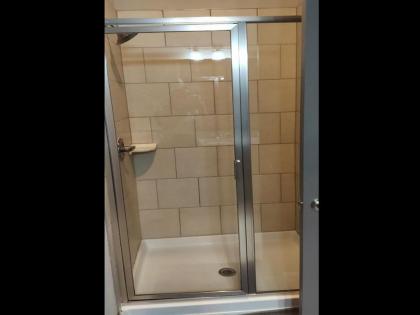 2 bedroom 2 bath very spacious - image 7