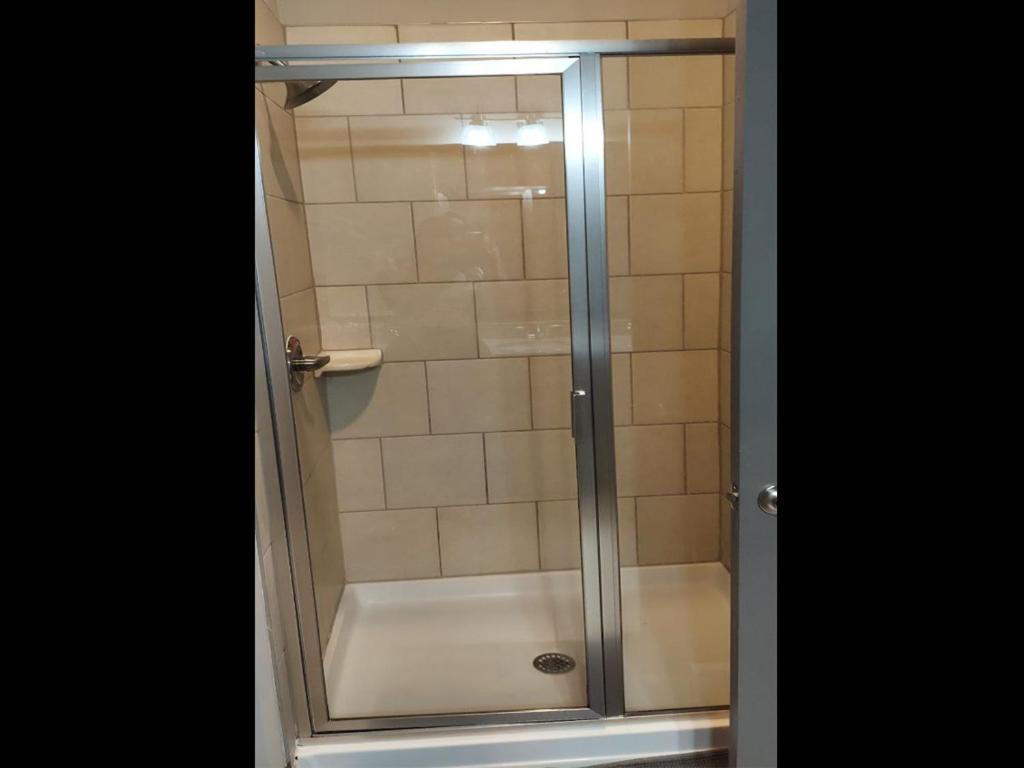 2 bedroom 2 bath very spacious - image 7