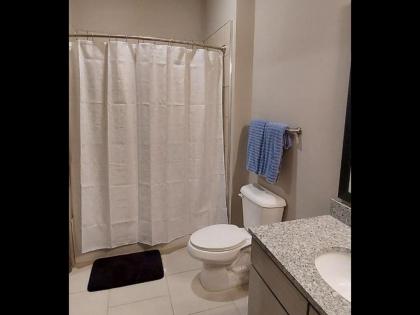 2 bedroom 2 bath very spacious - image 9
