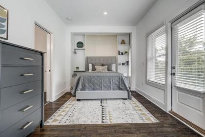 Studio9forty Premier W Balcony 10ft Ceilings - image 17