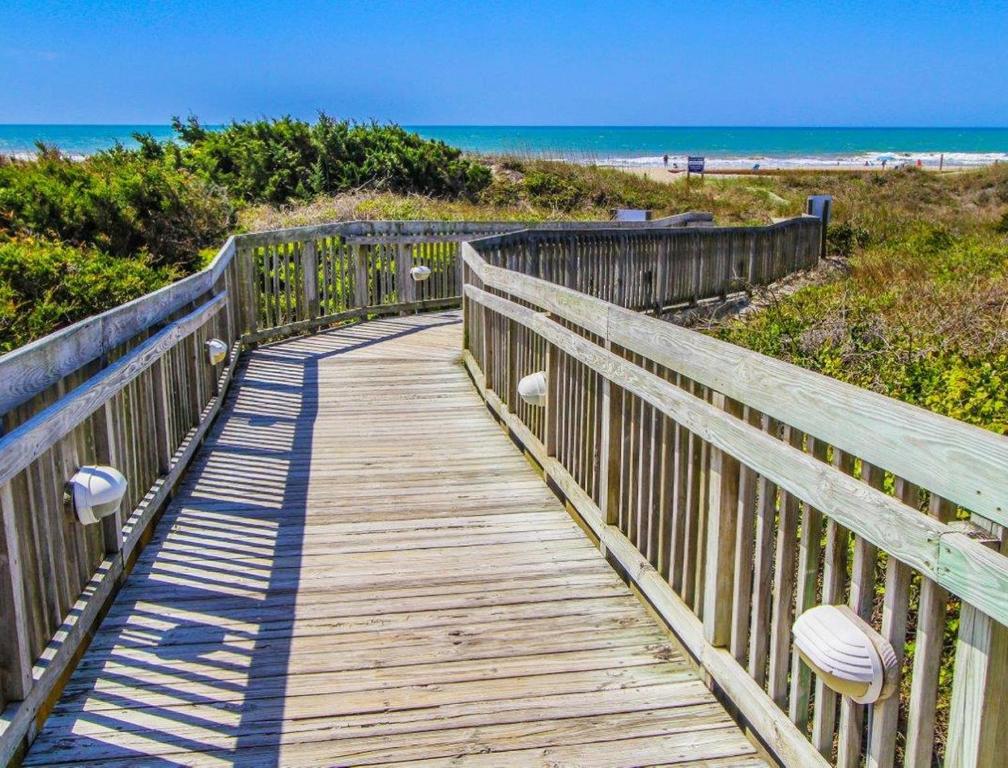 Beautiful Crystal Coast Apartments on Atlantic Beach - image 4