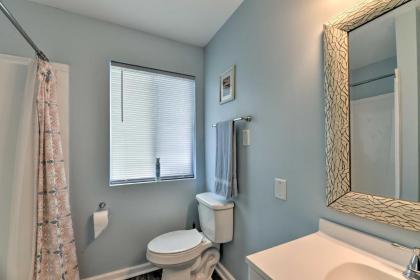 Luxe Cozy Crab Shack with Porch in Atlantic Beach! - image 12